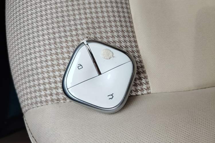 Used Wuling Hongguang MINIEV 2025 Four-Door Version Premium Edition Vehicle Key