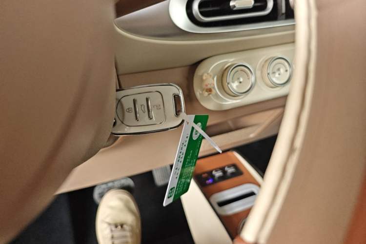 Used Wuling Hongguang MINIEV 2025 Four-Door Version Advanced Edition Vehicle Key