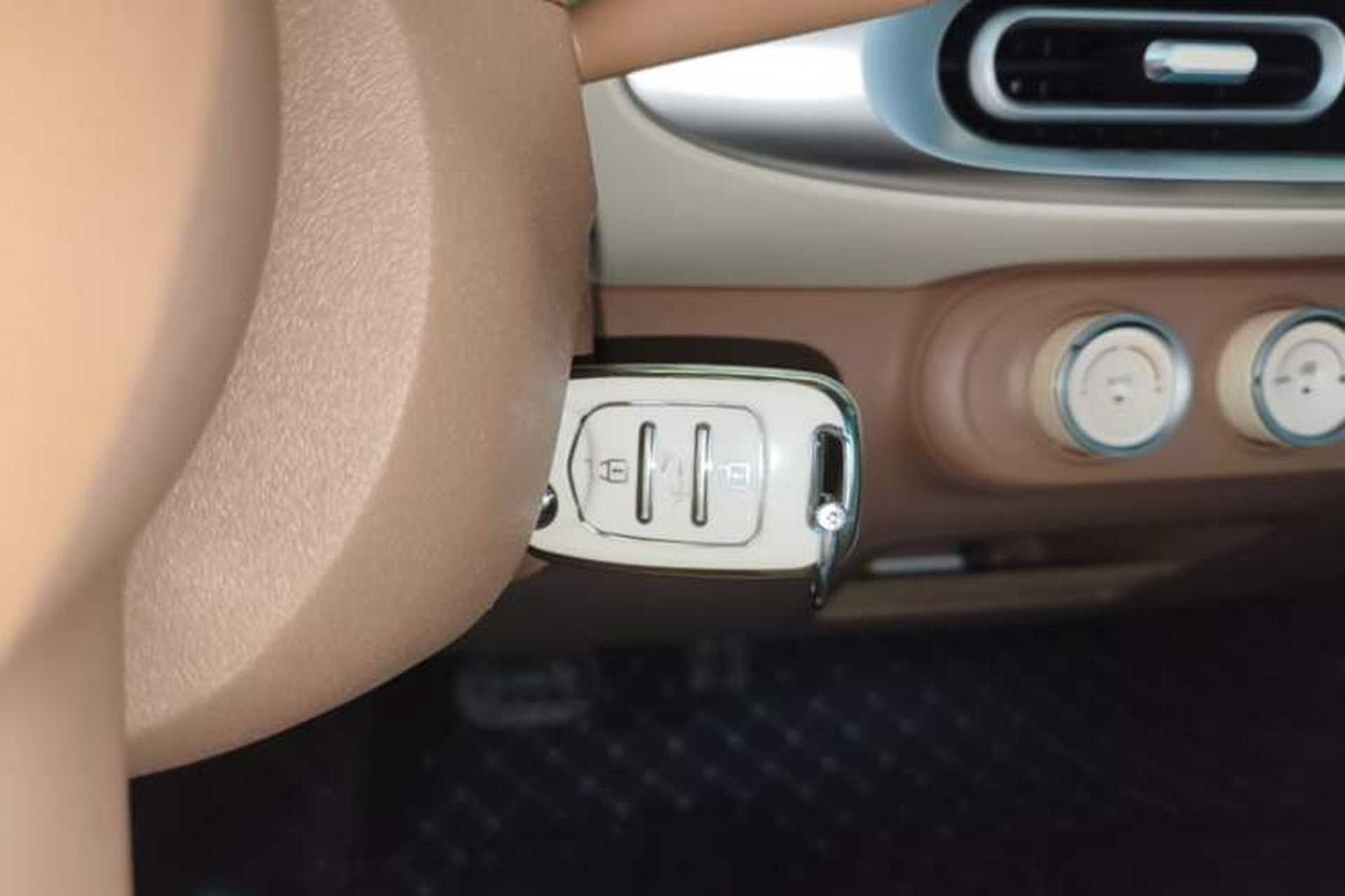Used Wuling Hongguang MINIEV 2025 Four-Door Version Advanced Edition Vehicle Key