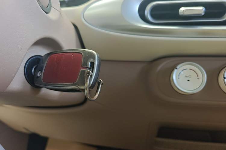 Used Wuling Hongguang MINIEV 2025 Four-Door Version Advanced Edition Vehicle Key