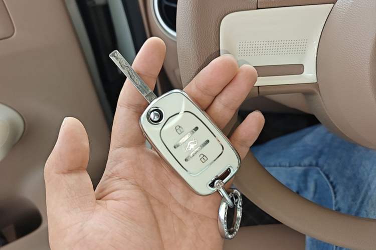 Used Wuling Hongguang MINIEV 2025 Four-Door Version Advanced Edition Vehicle Key