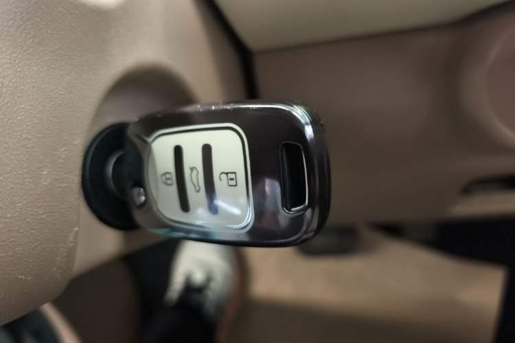 Used Wuling Hongguang MINIEV 2025 Four-Door Version Advanced Edition Vehicle Key