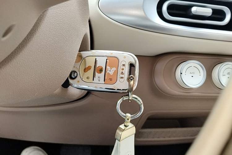 Used Wuling Hongguang MINIEV 2025 Four-Door Version Premium Edition Vehicle Key