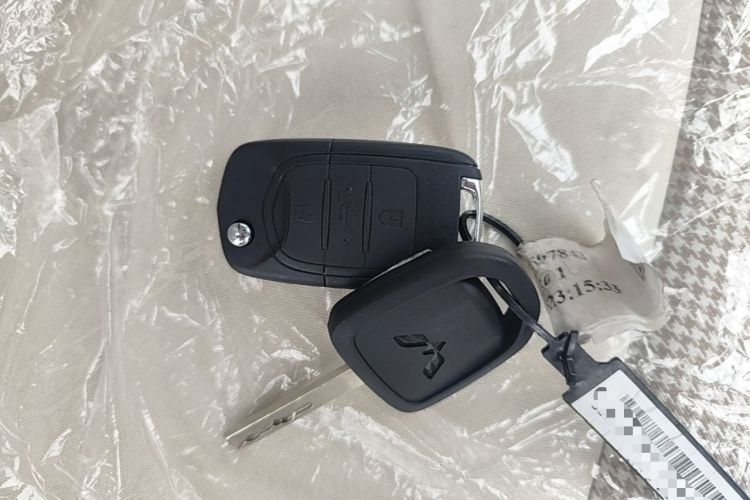 Used Wuling Hongguang MINIEV 2025 Four-Door Version Advanced Edition Vehicle Key