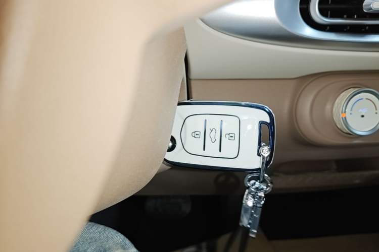 Used Wuling Hongguang MINIEV 2025 Four-Door Version Advanced Edition Vehicle Key