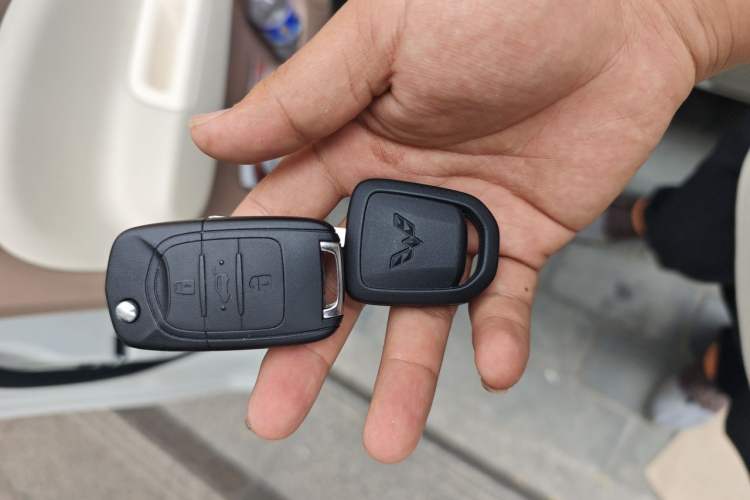 Used Wuling Hongguang MINIEV 2025 Four-Door Version Advanced Edition Vehicle Key