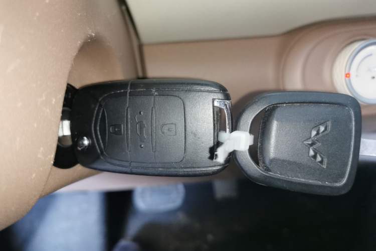 Used Wuling Hongguang MINIEV 2025 Four-Door Version Advanced Edition Vehicle Key