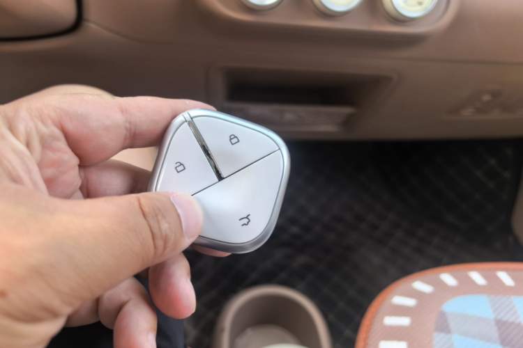 Used Wuling Hongguang MINIEV 2025 Four-Door Version Premium Edition Vehicle Key