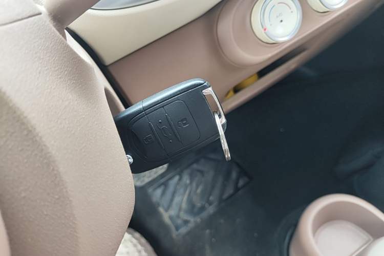 Used Wuling Hongguang MINIEV 2025 Four-Door Version Advanced Edition Vehicle Key