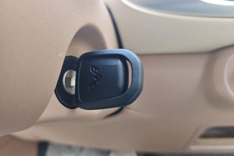 Used Wuling Hongguang MINIEV 2025 Four-Door Version Advanced Edition Vehicle Key