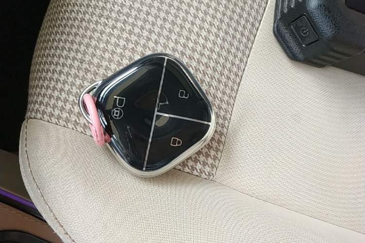 Used Wuling Hongguang MINIEV 2025 Four-Door Version Premium Edition Vehicle Key