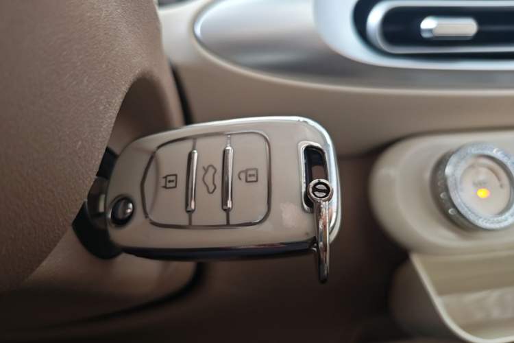 Used Wuling Hongguang MINIEV 2025 Four-Door Version Advanced Edition Vehicle Key