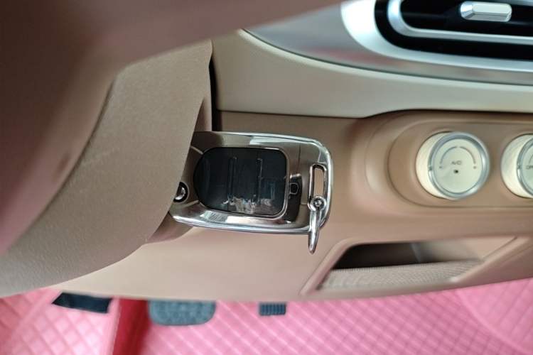 Used Wuling Hongguang MINIEV 2025 Four-Door Version Advanced Edition Vehicle Key