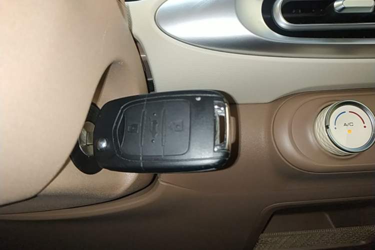 Used Wuling Hongguang MINIEV 2025 Four-Door Version Advanced Edition Vehicle Key