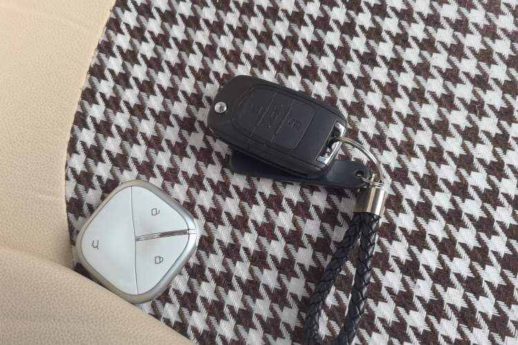 Used Wuling Hongguang MINIEV 2025 Four-Door Version Advanced Edition Vehicle Key