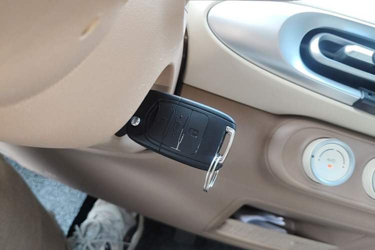 Used Wuling Hongguang MINIEV 2025 Four-Door Version Advanced Edition Vehicle Key