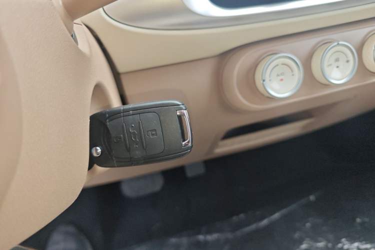 Used Wuling Hongguang MINIEV 2025 Four-Door Version Advanced Edition Vehicle Key