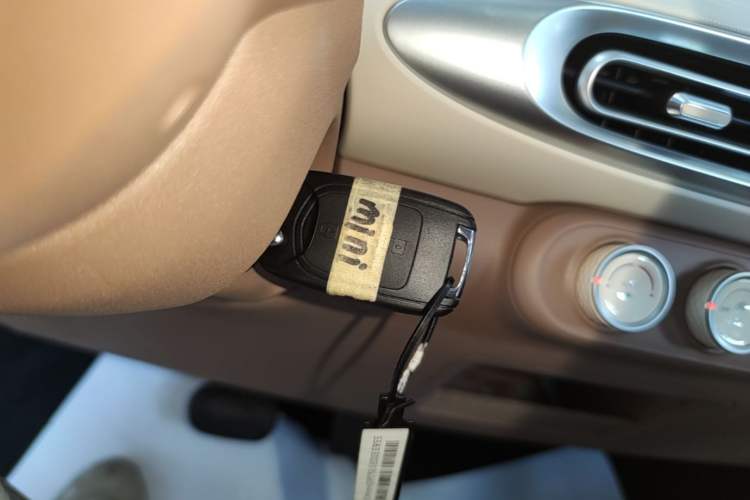 Used Wuling Hongguang MINIEV 2025 Four-Door Version Advanced Edition Vehicle Key