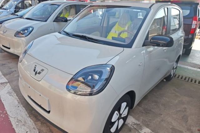 Ojetý Wuling Hongguang MINIEV 2025 Four-Door Version Advanced Edition