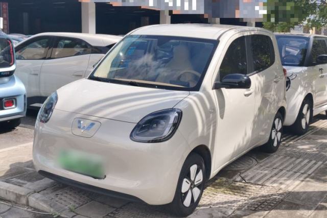 Ojetý Wuling Hongguang MINIEV 2025 Four-Door Version Premium Edition