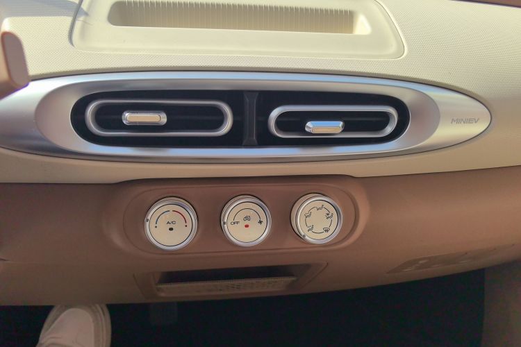 Used Wuling Hongguang MINIEV 2025 Four-Door Version Advanced Edition Audio And AC Panel