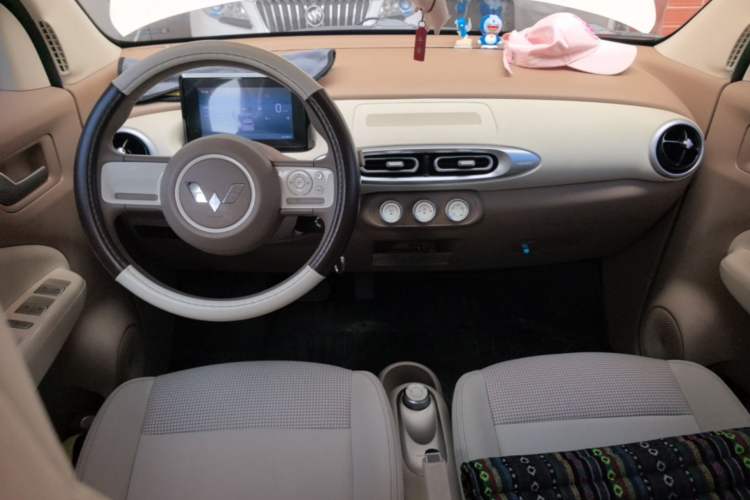 Used Wuling Hongguang MINIEV 2025 Four-Door Version Advanced Edition Center Console