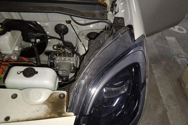 Used Wuling Hongguang MINIEV 2025 Four-Door Version Advanced Edition Engine Bay Left
