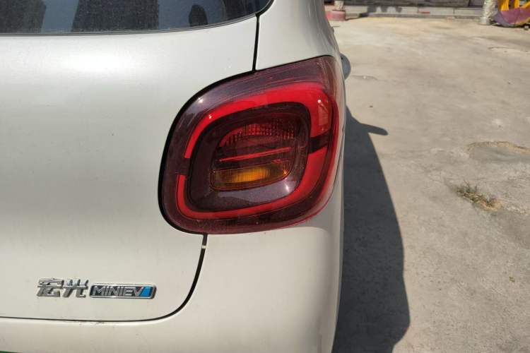 Used Wuling Hongguang MINIEV 2025 Four-Door Version Advanced Edition Exterior 3