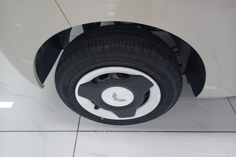 Used Wuling Hongguang MINIEV 2025 Four-Door Version Advanced Edition Exterior 5