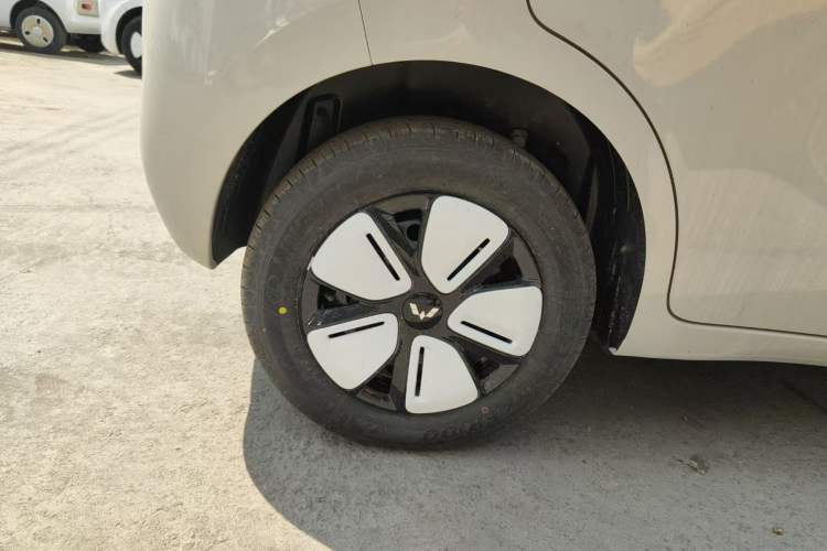 Used Wuling Hongguang MINIEV 2025 Four-Door Version Advanced Edition Exterior 5
