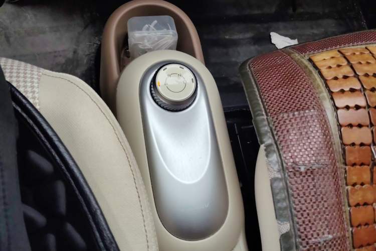 Used Wuling Hongguang MINIEV 2025 Four-Door Version Zhenxiang+ Edition Gear Lever