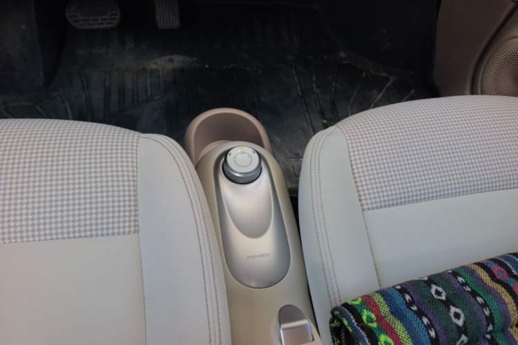 Used Wuling Hongguang MINIEV 2025 Four-Door Version Advanced Edition Gear Lever