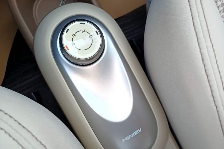 Used Wuling Hongguang MINIEV 2025 Four-Door Version Zhenxiang+ Edition Gear Lever
