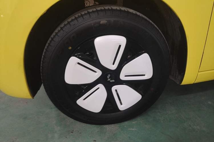 Used Wuling Hongguang MINIEV 2025 Four-Door Version Zhenxiang+ Edition Left Front Wheel Hub