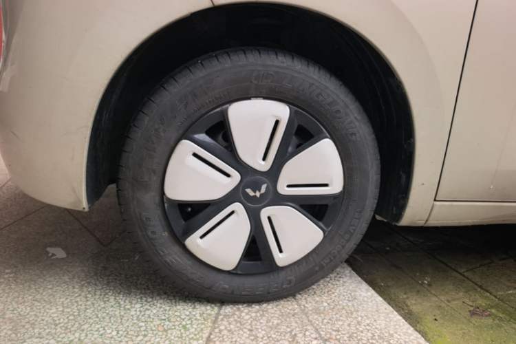 Used Wuling Hongguang MINIEV 2025 Four-Door Version Advanced Edition Left Front Wheel Hub