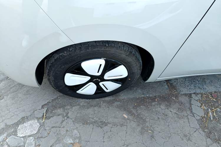 Used Wuling Hongguang MINIEV 2025 Four-Door Version Zhenxiang+ Edition Left Front Wheel Hub