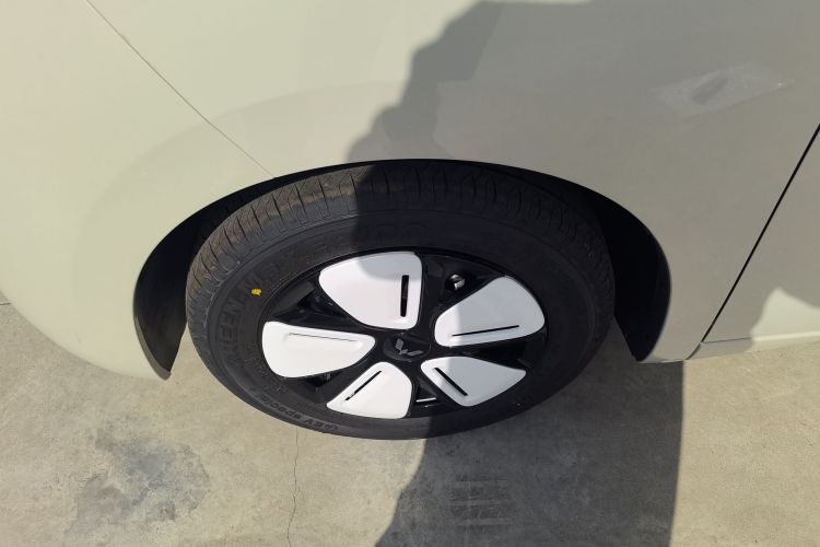 Used Wuling Hongguang MINIEV 2025 Four-Door Version Advanced Edition Left Front Wheel Hub