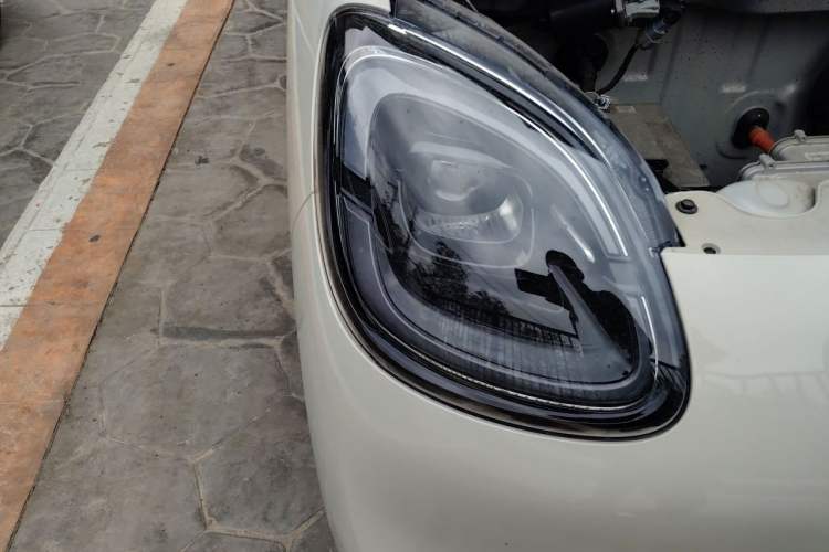 Used Wuling Hongguang MINIEV 2025 Four-Door Version Zhenxiang+ Edition Right Front Headlight