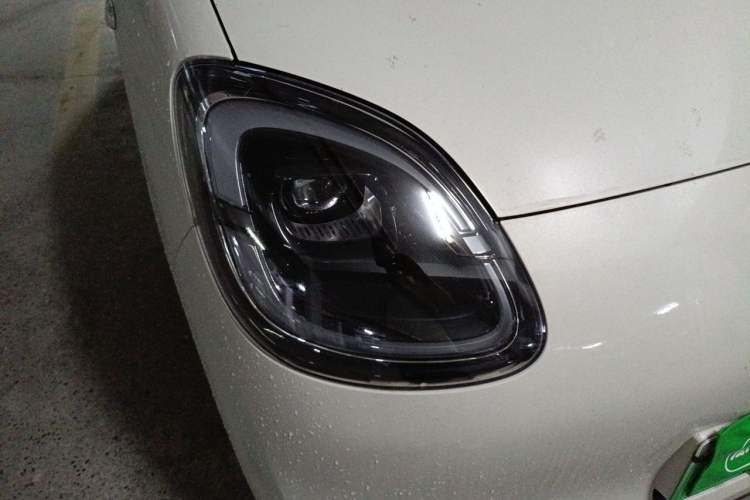 Used Wuling Hongguang MINIEV 2025 Four-Door Version Advanced Edition Right Front Headlight