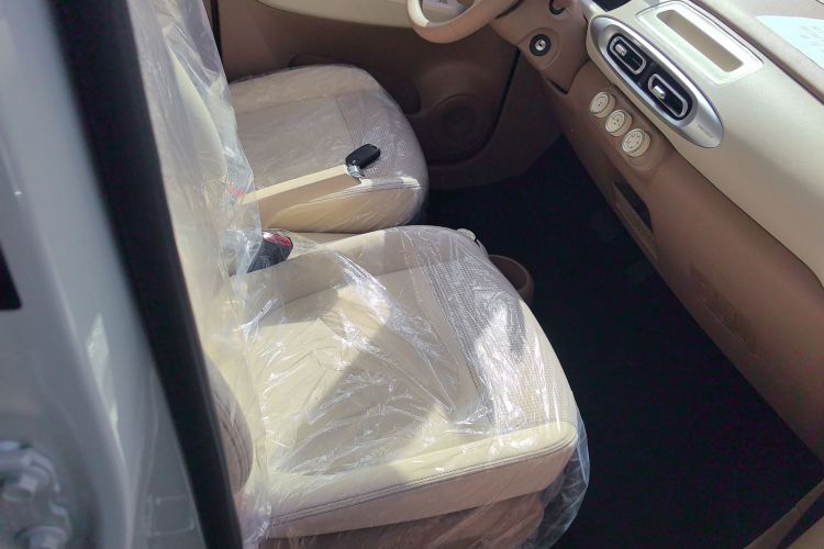 Used Wuling Hongguang MINIEV 2025 Four-Door Version Advanced Edition Right Front Seat