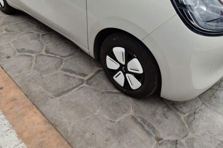 Used Wuling Hongguang MINIEV 2025 Four-Door Version Zhenxiang+ Edition Right Front Wheel Hub