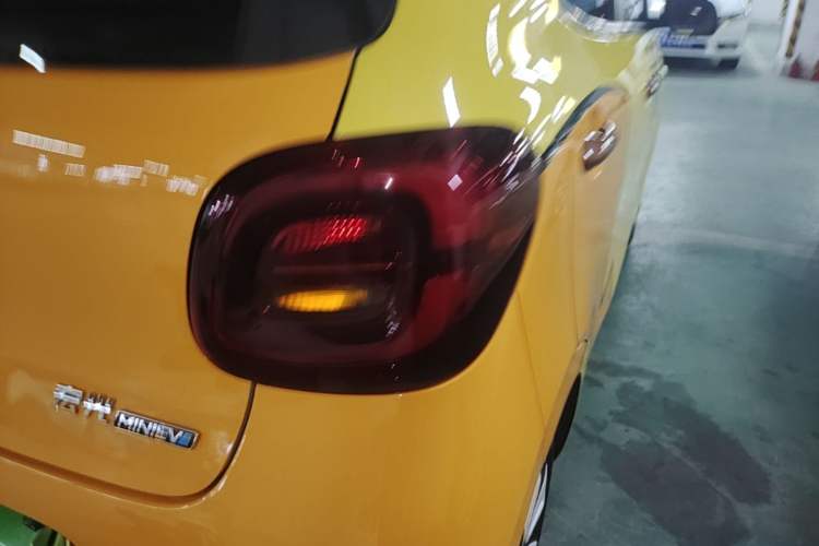 Used Wuling Hongguang MINIEV 2025 Four-Door Version Zhenxiang+ Edition Right Rear Taillight