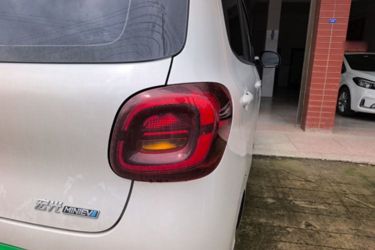 Used Wuling Hongguang MINIEV 2025 Four-Door Version Advanced Edition Right Rear Taillight