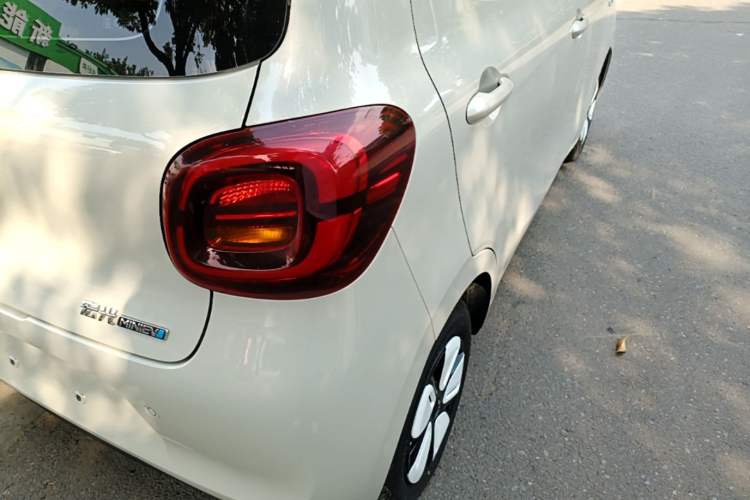 Used Wuling Hongguang MINIEV 2025 Four-Door Version Zhenxiang+ Edition Right Rear Taillight