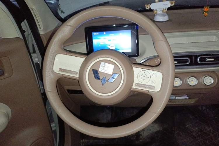 Used Wuling Hongguang MINIEV 2025 Four-Door Version Advanced Edition Steering Wheel