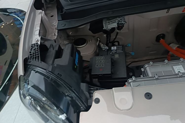 Used Wuling Hongguang MINIEV 2026 Model Fifth Generation, 301km Deluxe Edition Engine Bay Right