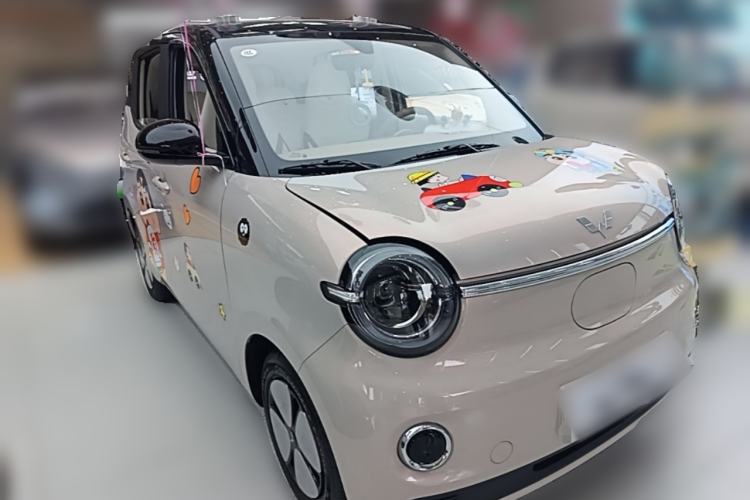 Used Wuling Hongguang MINIEV 2026 Model Fifth Generation, 301km Deluxe Edition Front Right 45 Deg