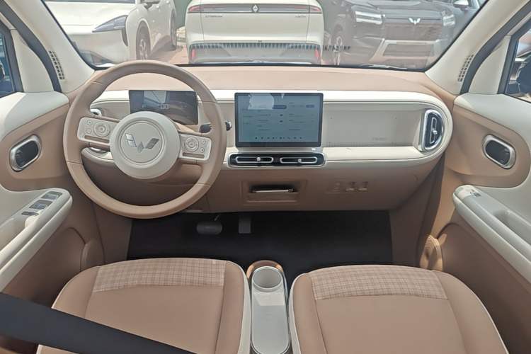 Used Wuling Hongguang MINIEV 2026 Model Fifth Generation, 301km Deluxe Edition Center Console