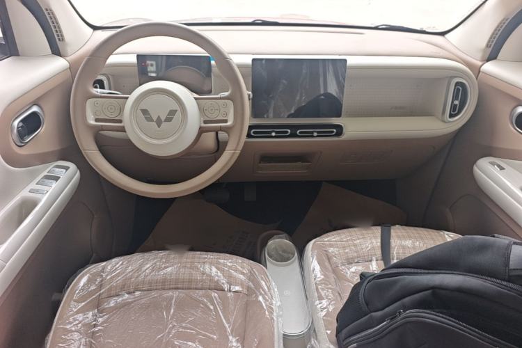 Used Wuling Hongguang MINIEV 2026 Model Fifth Generation, 301km Deluxe Edition Center Console