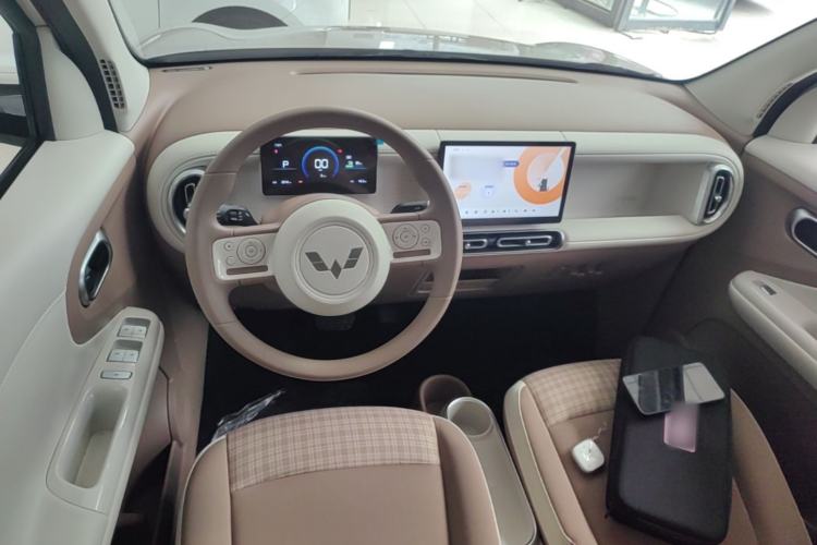 Used Wuling Hongguang MINIEV 2026 Model Fifth Generation, 301km Deluxe Edition Center Console